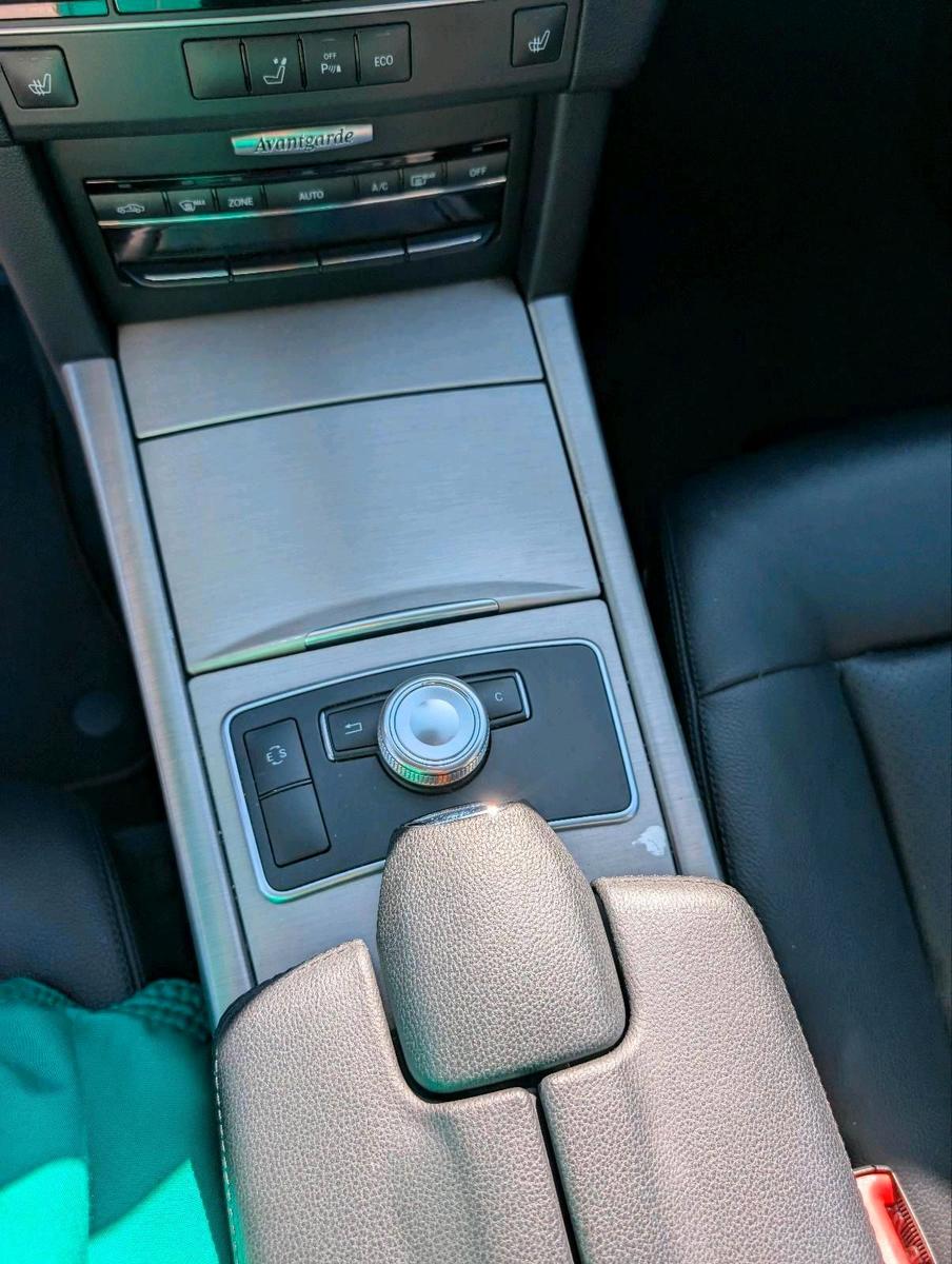 Mercedes-Benz E220 2012 — photo 13