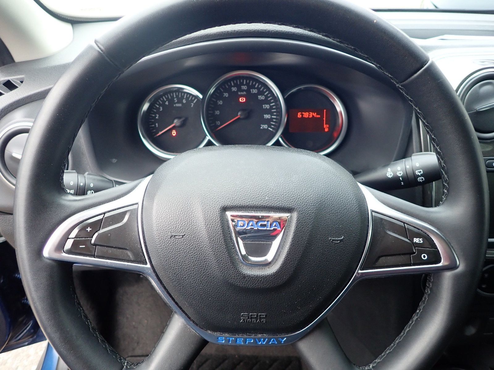 Fahrzeugabbildung Dacia Logan MCV II Kombi Stepway TCe 90 / NAVI