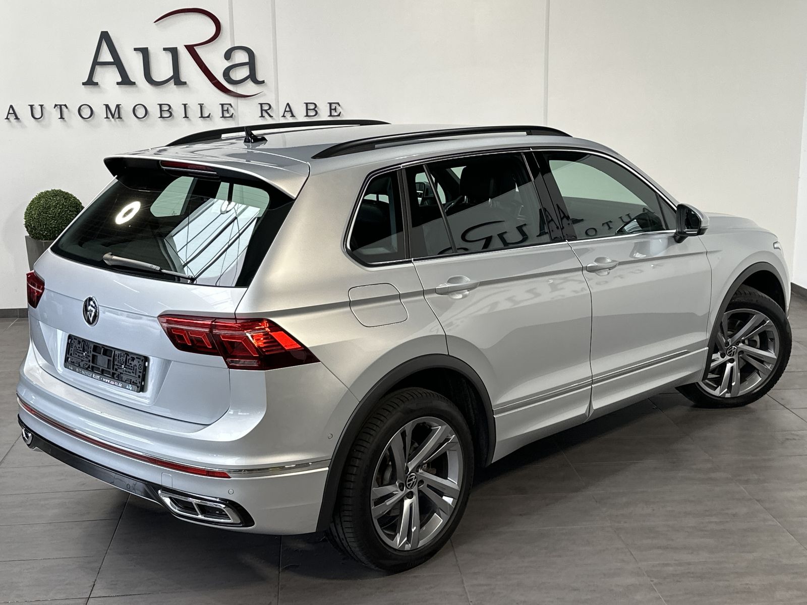 Fahrzeugabbildung Volkswagen Tiguan 1.4 TSI eHybrid R-Line NAV+MATRIX+360°+PP