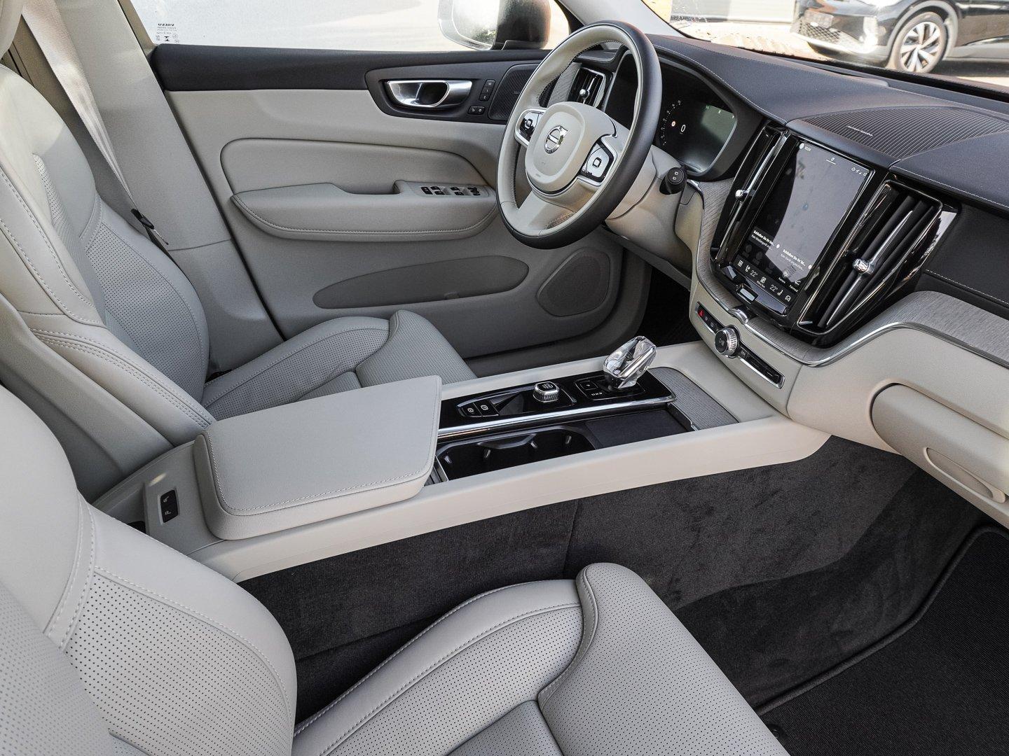 Volvo XC60 T8 AWD Ultra Bright Plug-in Hybrid MASSAGE