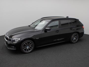 Fahrzeugabbildung BMW 320e Advantage DAB HiFi PDC AHK Alarm LED Sport
