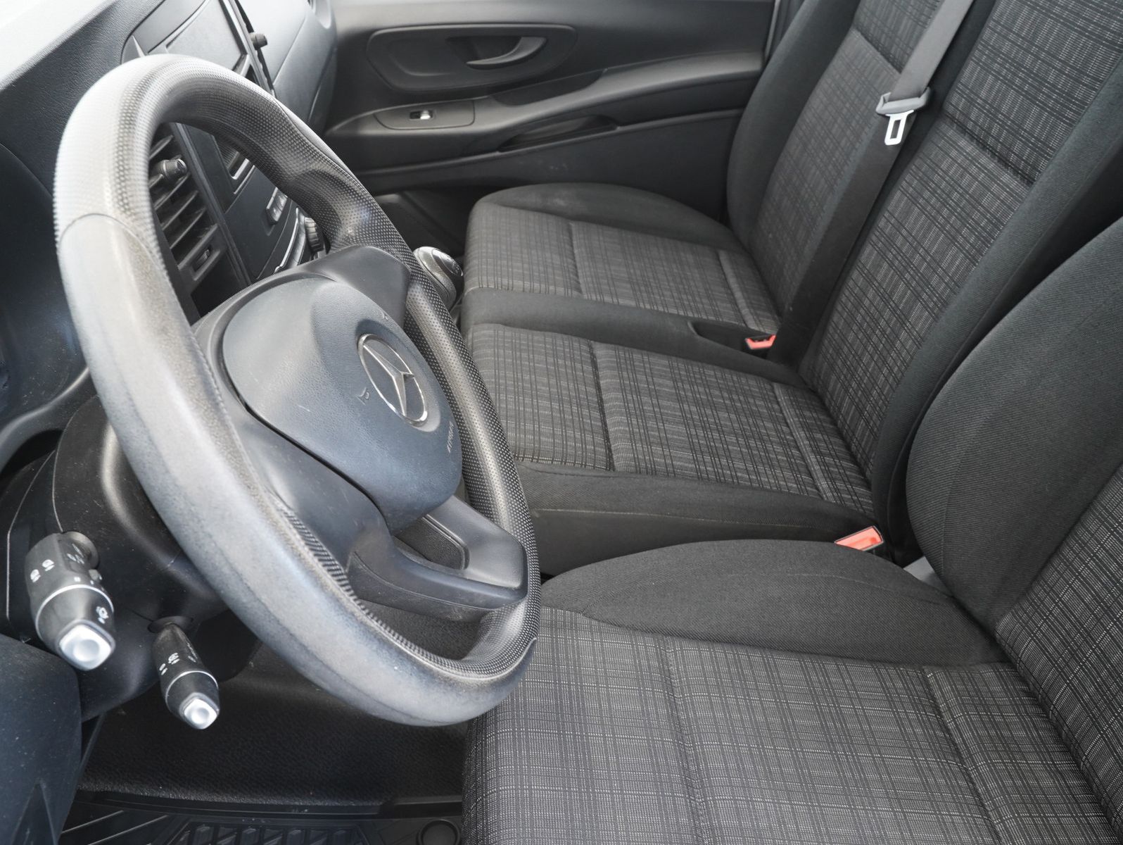 Fahrzeugabbildung Mercedes-Benz Vito Mixto 114 CDI RWD lang 6-SITZER/AHK