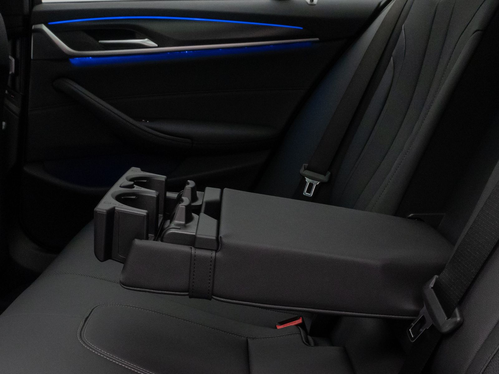 Fahrzeugabbildung BMW 520d xD M Sport Panorama Kamera DAB AHK Alarm