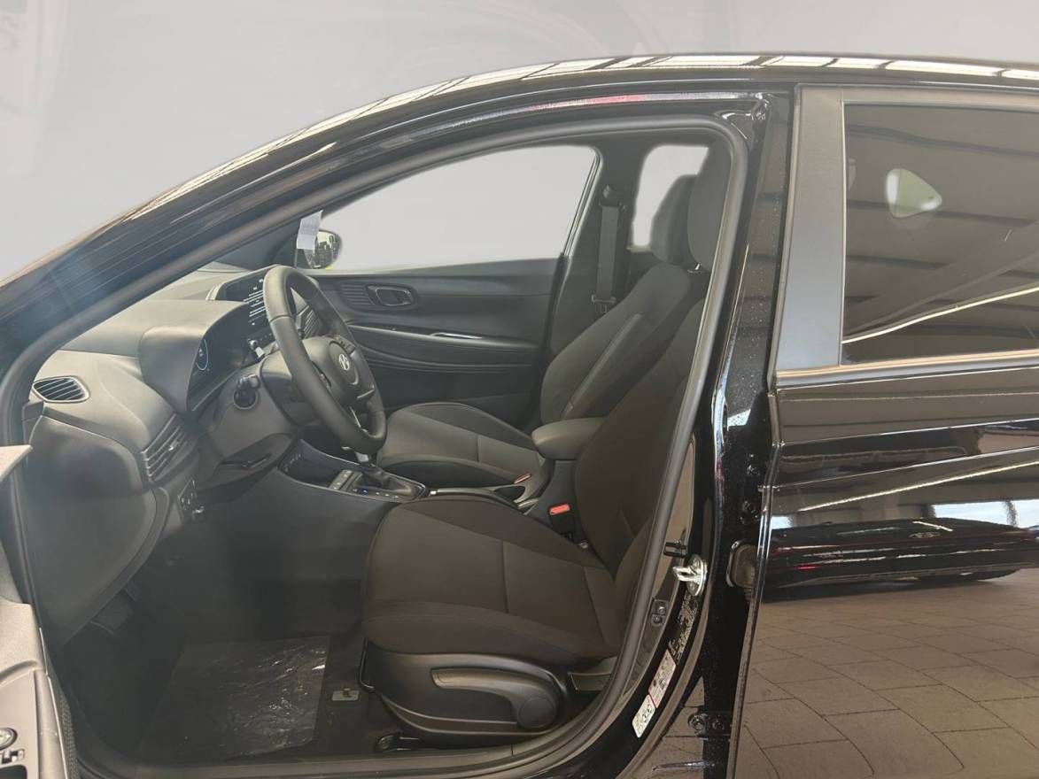 Fahrzeugabbildung Hyundai i20 (MY26) 1.0 T-GDI (90 PS) 7-DCT Blackline