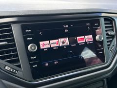 Fahrzeugabbildung Volkswagen T-Roc 1.5 TSI DSG Sitzheizung PDC Bluetooth