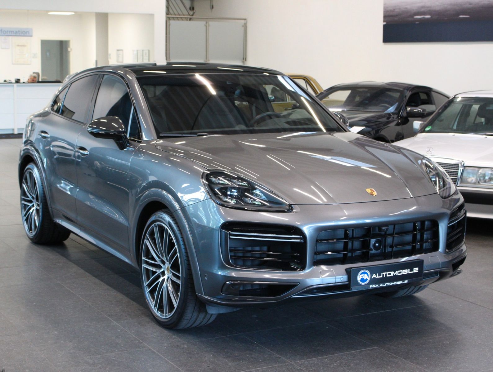 Fahrzeugabbildung Porsche Cayenne Turbo SportDesign-Paket|Carbon|PSCB|PDCC