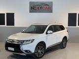 Mitsubishi Outlander 2.2 DI-D 4x4 7p Navi - Mitsubishi Outlander Kombi Gebrauchtwagen