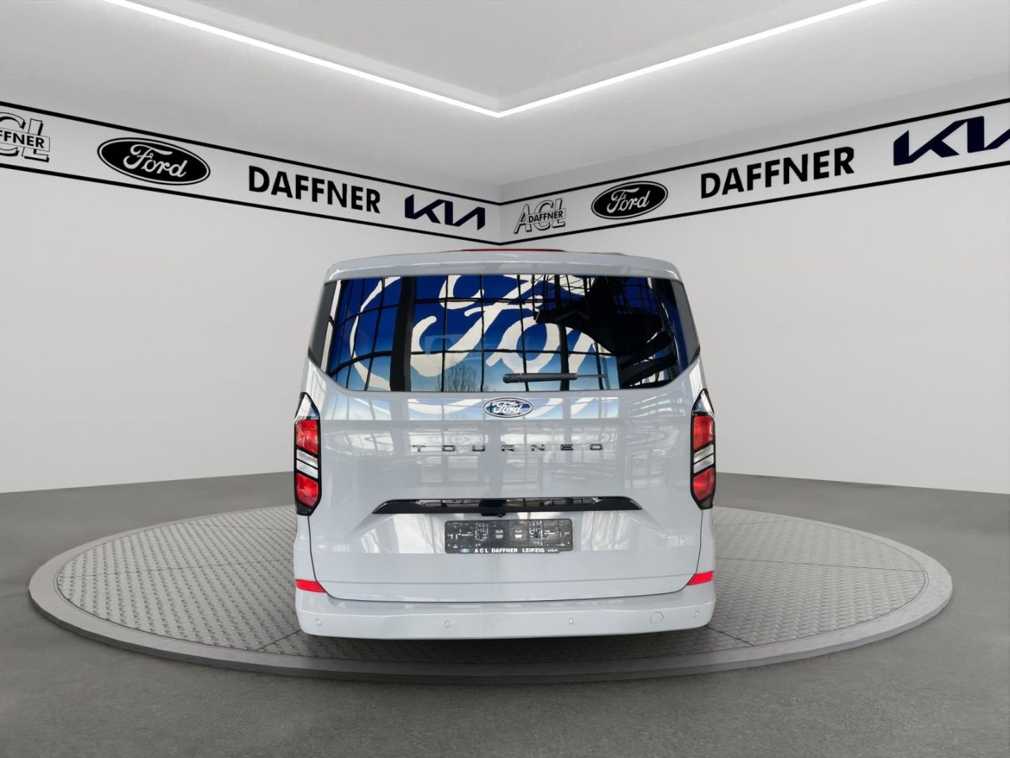 Fahrzeugabbildung Ford Tourneo Custom Bus 320 L1 Titanium FWD Titanium