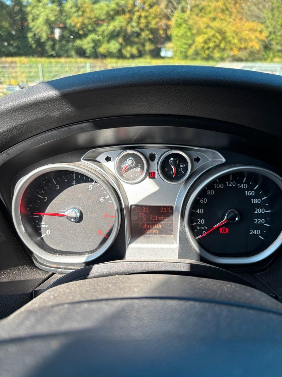 Ford Focus 2009 — photo 10