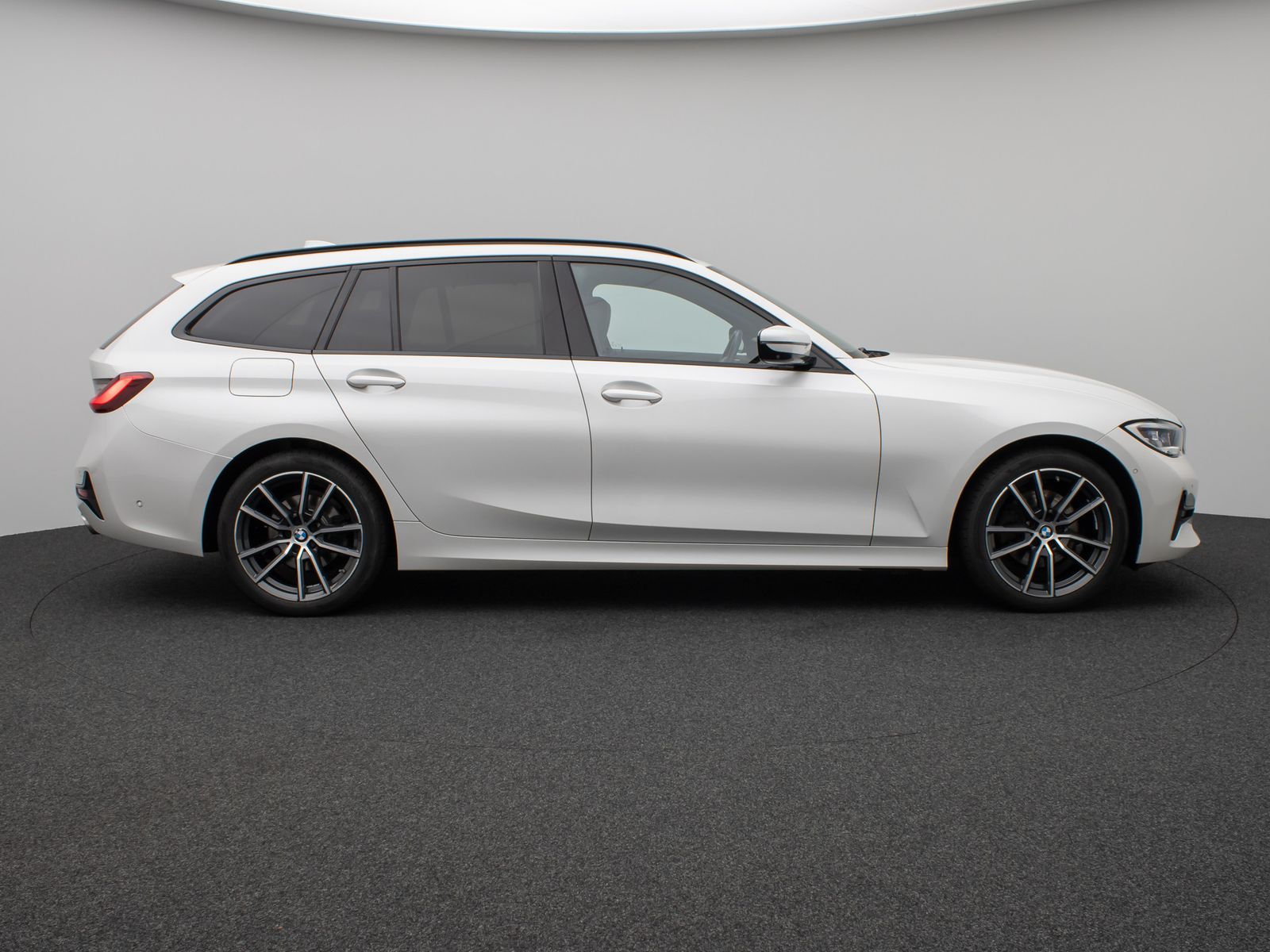 Fahrzeugabbildung BMW 320d xD Sport Line Panorama Laser 360° HUD HiFi