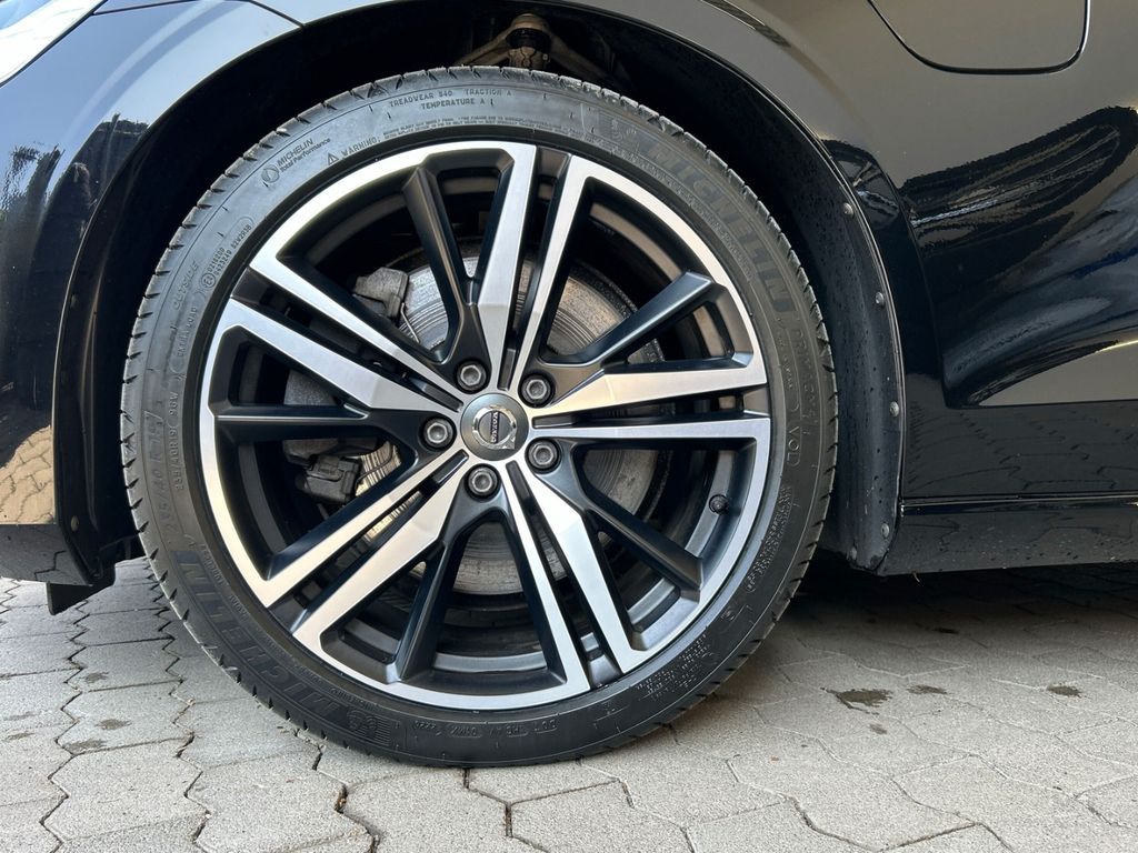 Volvo V60 Kombi R Design Recharge Plug-In Hybrid AWD T
