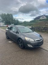 Opel Astra J Sports Tourer Edition Euro 5 - Opel Astra aus 2010: Sports Tourer