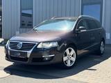 Volkswagen Passat 1.8 DSG Var. Highline Xenon Alcantara Nav - Volkswagen Passat mit Benzin-Antrieb: Kombi, 1.8