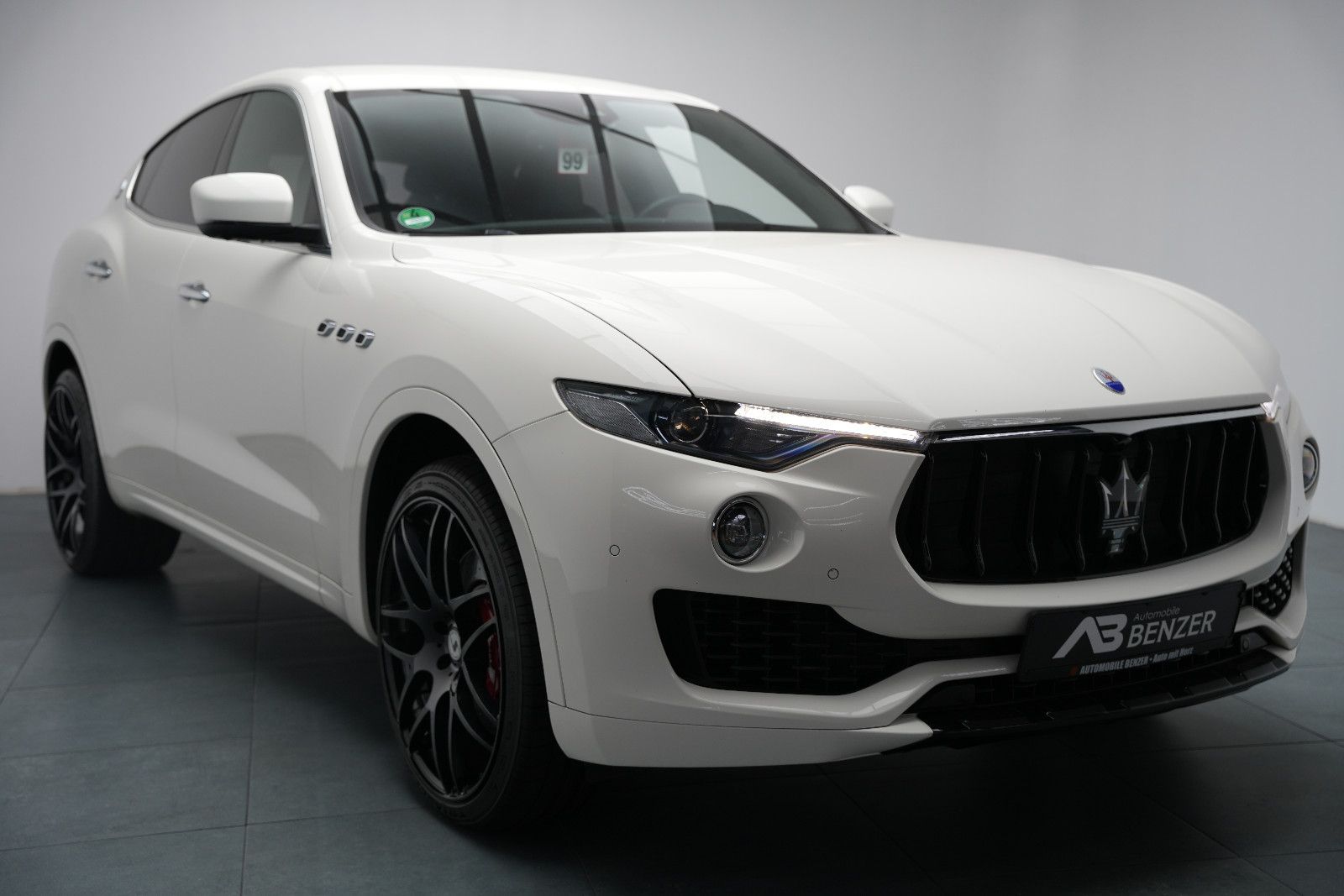 Fahrzeugabbildung Maserati Levante S/CARBON/HARMAN-KARDON/KAMERA/BRD