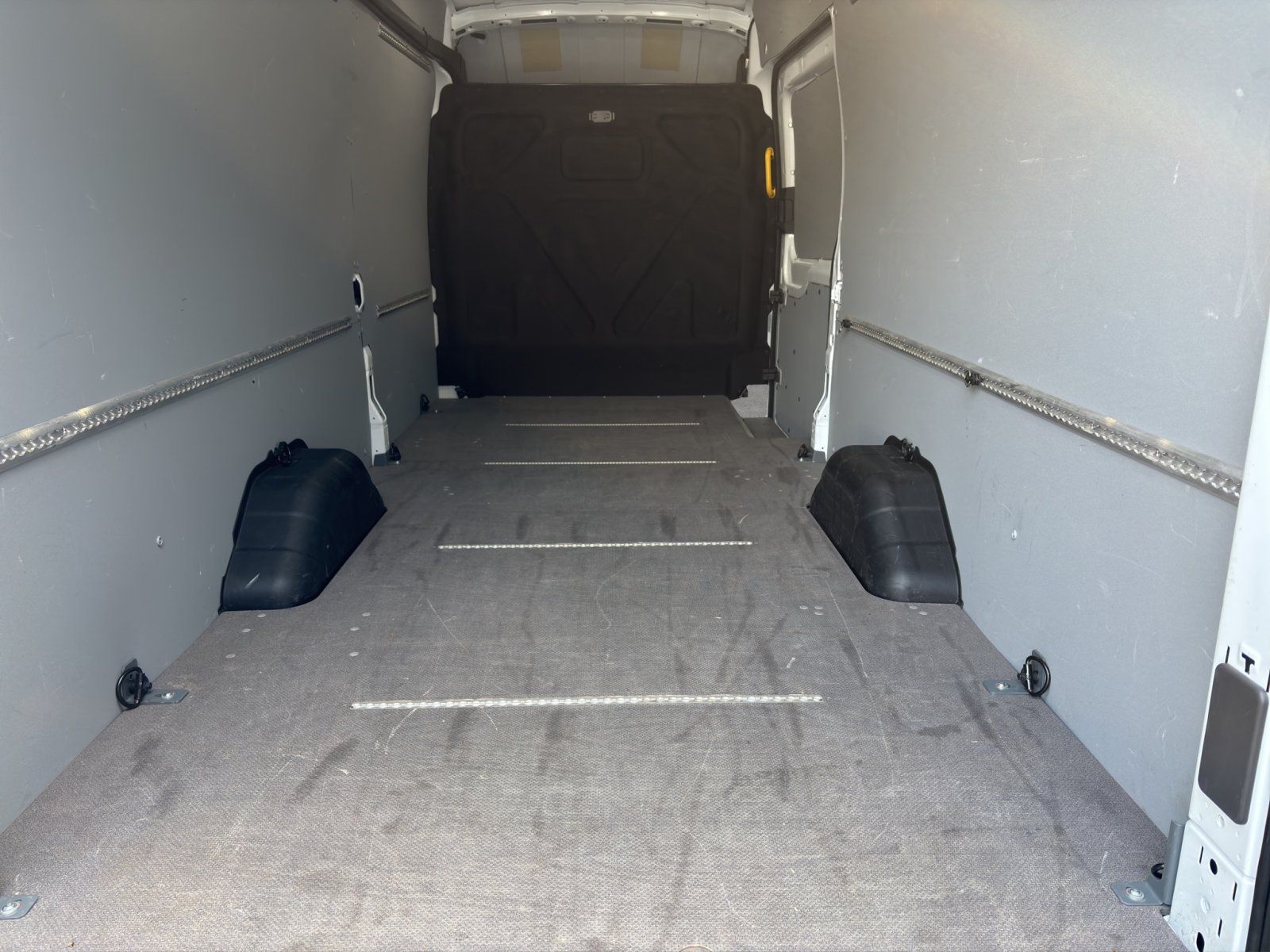 Fahrzeugabbildung Ford Transit 2.0 Ecoblue 350 L4 Trend