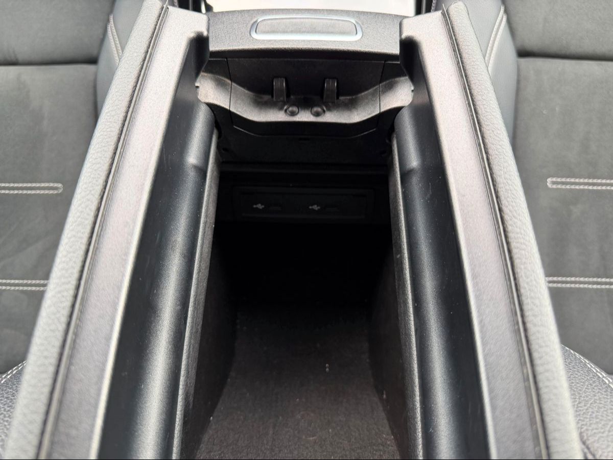 Fahrzeugabbildung Mercedes-Benz A 200 d Edition AMG Night+Ambiente+Distr+MBUX+19
