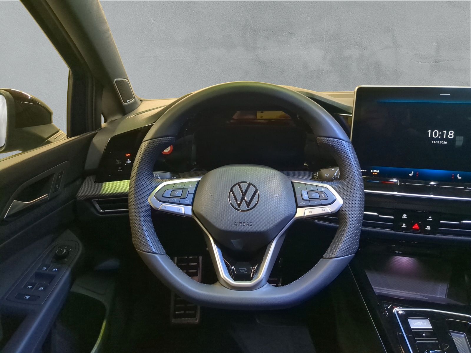 Fahrzeugabbildung Volkswagen Golf R-Line 1,5 eTSI 110kW 7-Gang DSG AHK