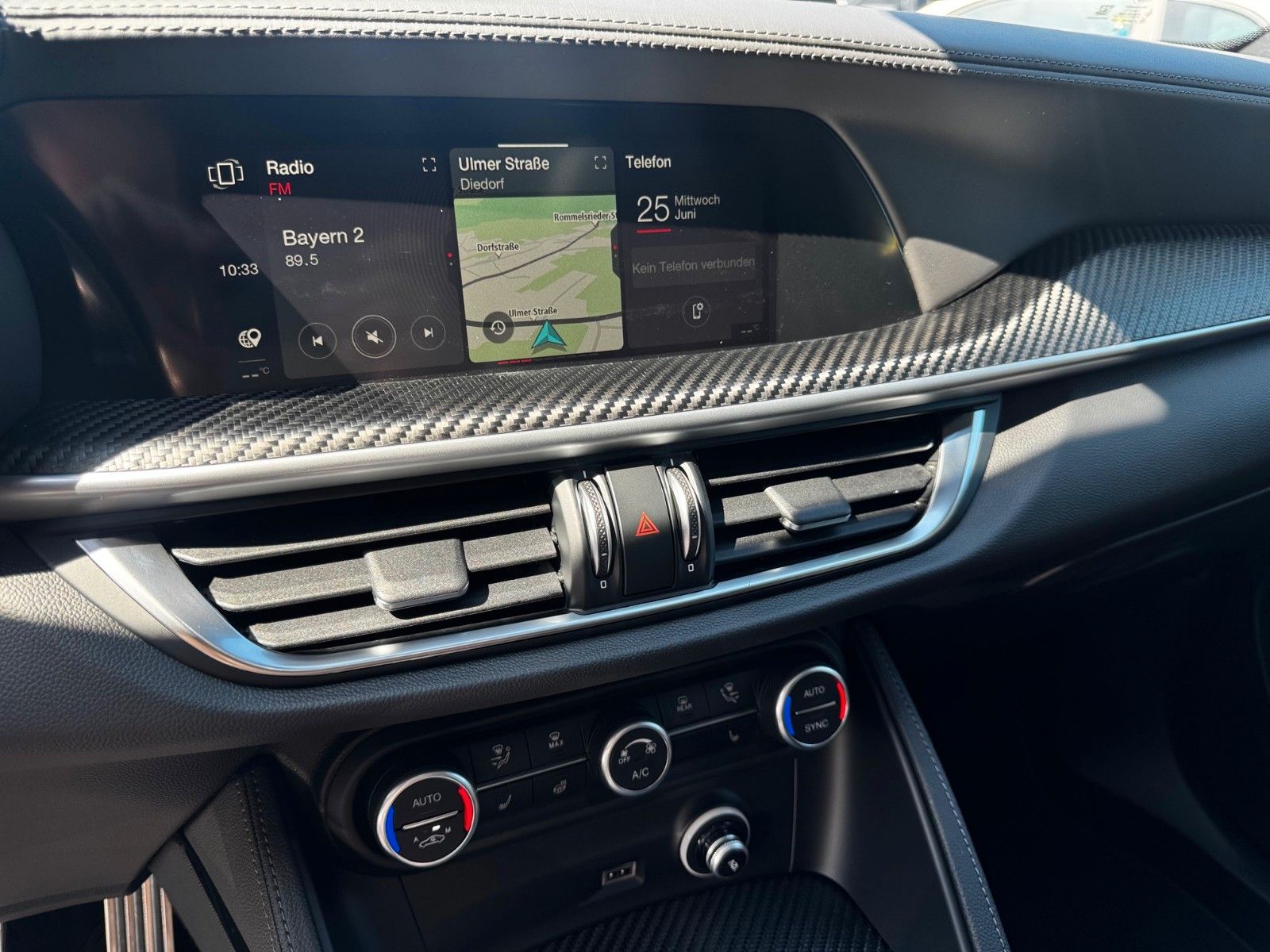 Fahrzeugabbildung Alfa Romeo QUADRIFOGLIO 2.9 V6 Bi-Turbo Q4 Glasdach Memory