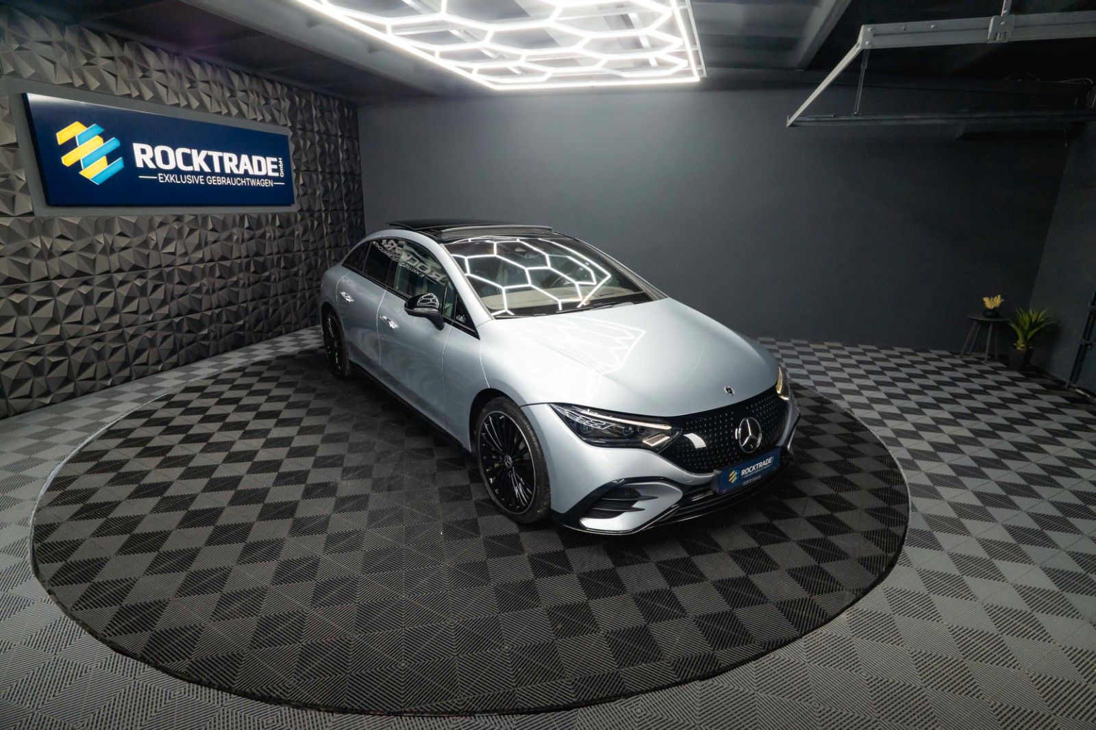 Fahrzeugabbildung Mercedes-Benz EQE 350+ AMG Night | Batterie NEU 100% | Pano