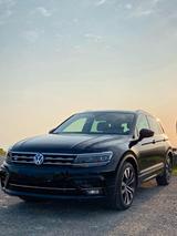 Volkswagen Tiguan 2.0 TSI  R-Line, DSG 4MOTION Highline  - Volkswagen Tiguan mit Benzin-Antrieb: Schwarz, Head-Up Display