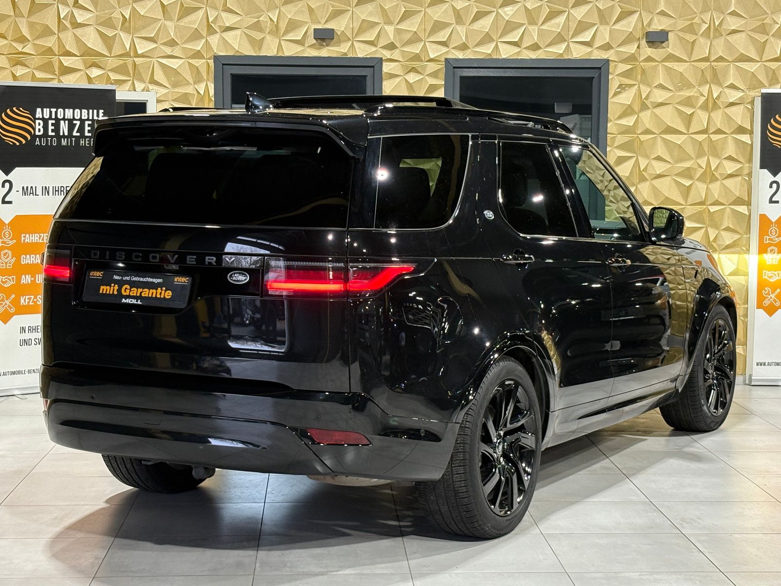 Fahrzeugabbildung Land Rover Discovery 5 R-Dynamic SE AWD/7-SITZER/360''KAM