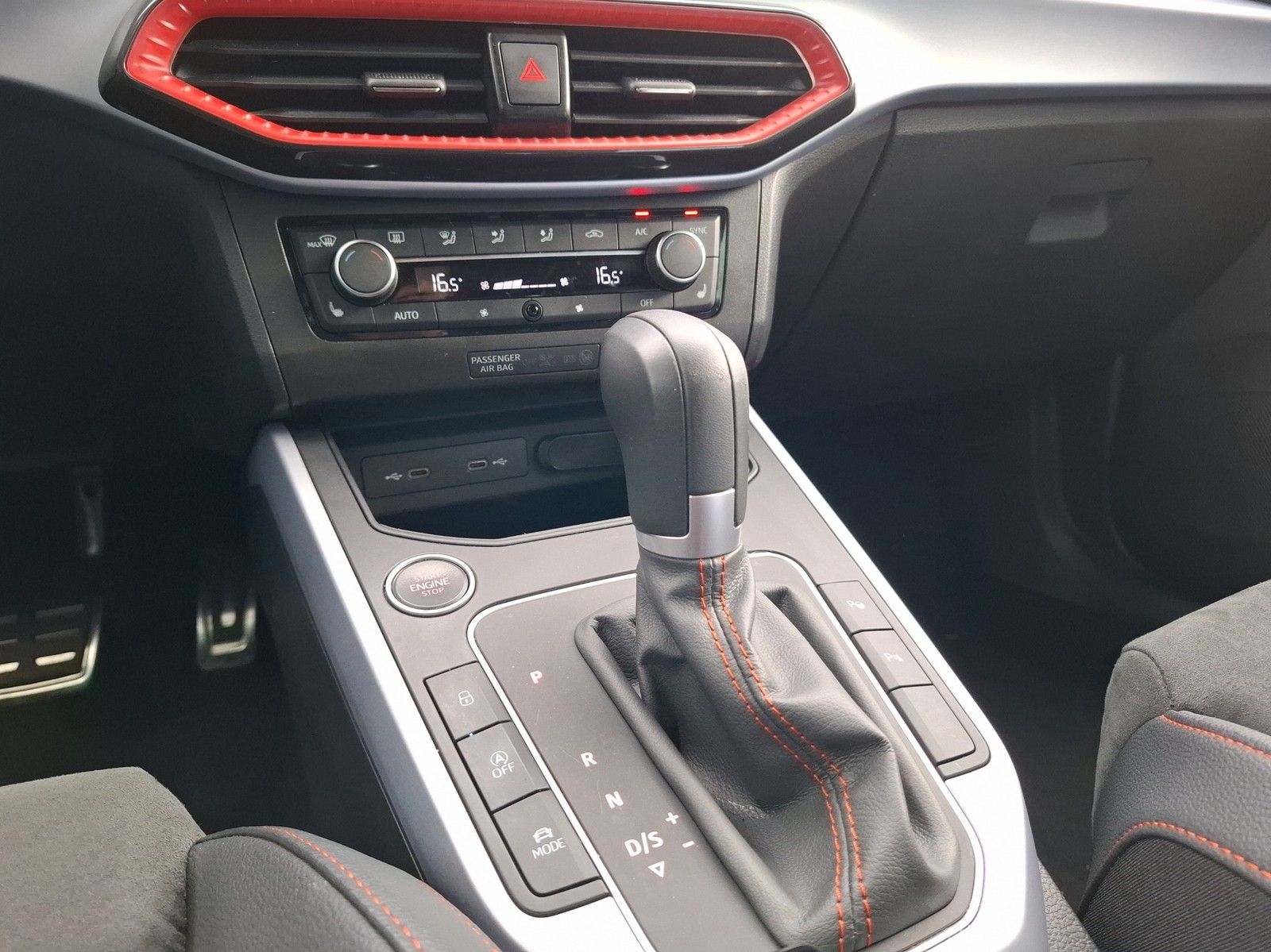 SEAT Arona 1.5 TSI FR DSG / ALCANTARA / LED / NAVI / - Image 14