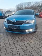 Skoda Rapid Spaceback Drive Xenon PDC Klimaautomatik - Skoda Rapid Drive mit Benzin-Antrieb