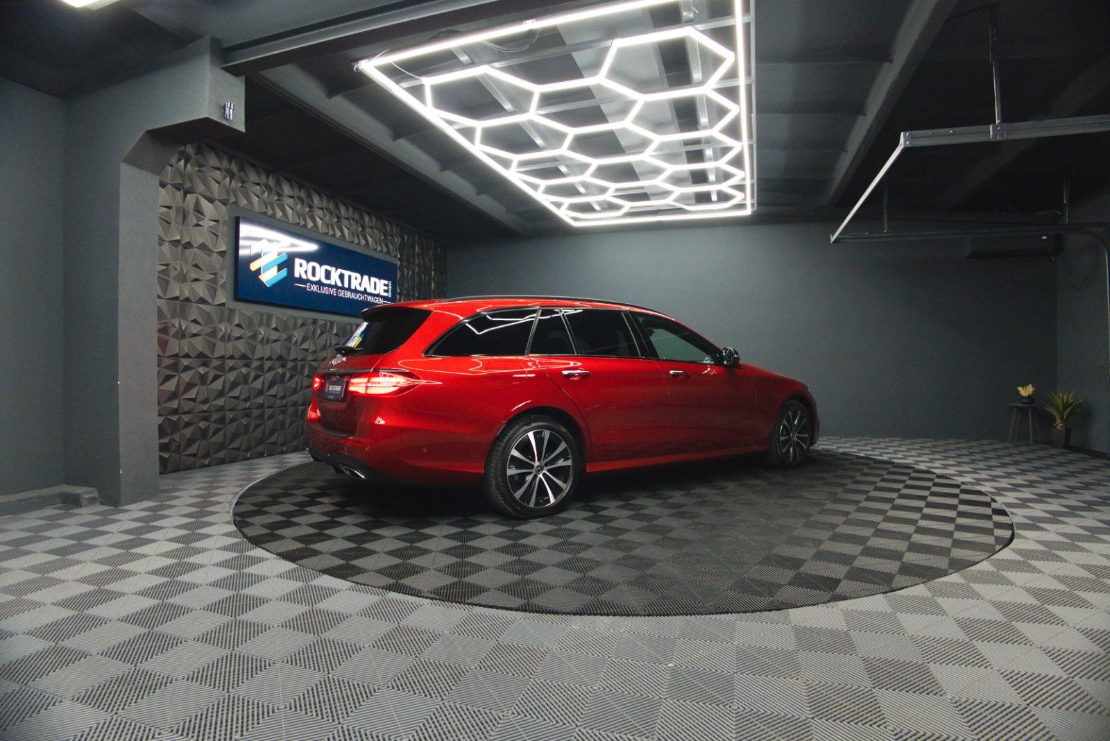 Fahrzeugabbildung Mercedes-Benz E 400d T 4Matic AMG Night-Paket ACC Widescreen