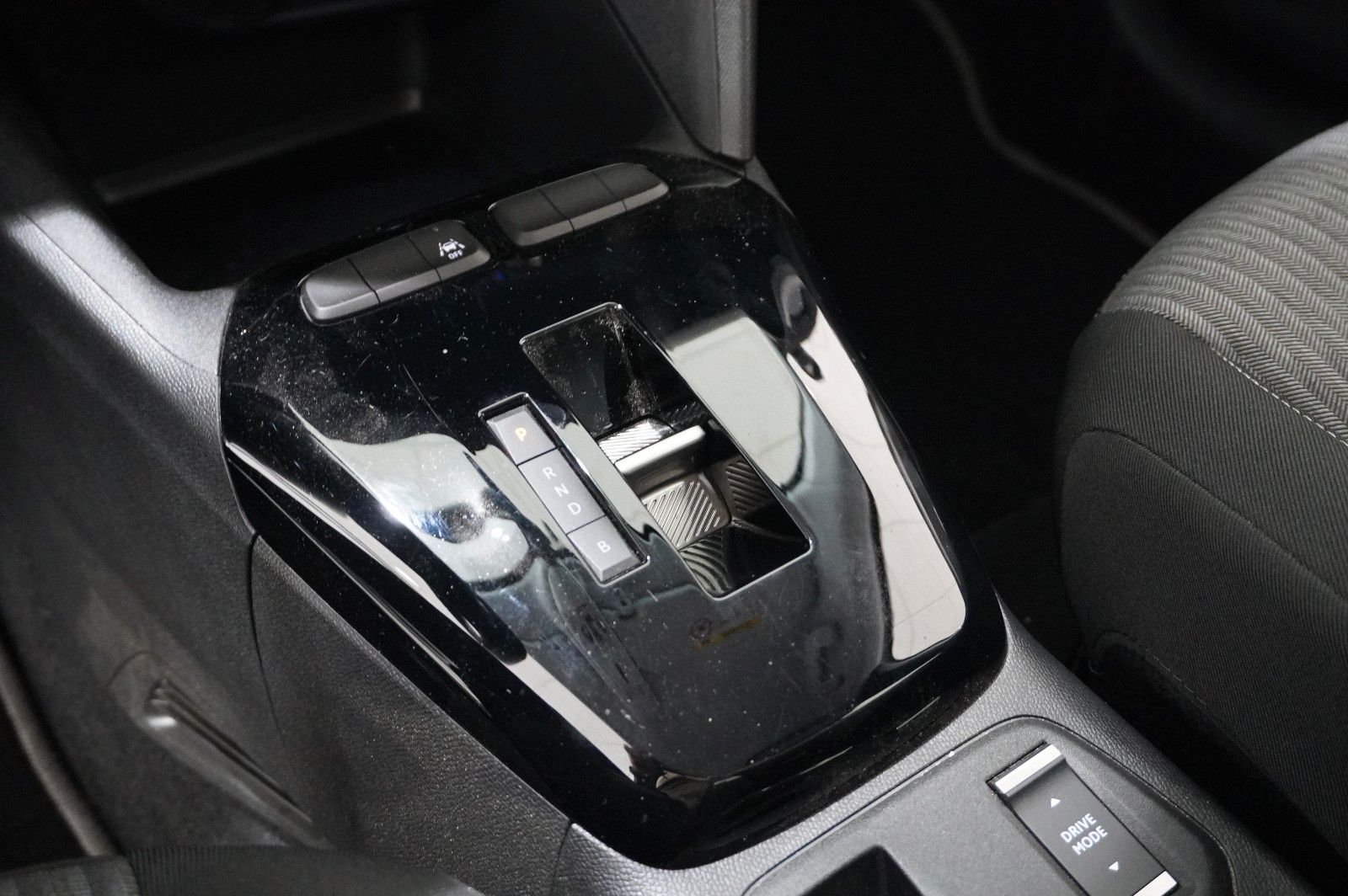Fahrzeugabbildung Opel Corsa-e F EDITION 7KW NAVI/VIRT/SPORT/DAB/WÄRMEP