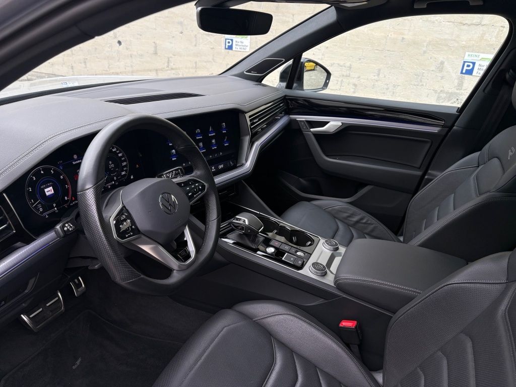 Volkswagen Touareg 3.0 TSI R-Line 4M MATRIX PANO BLACK AIR foto 22