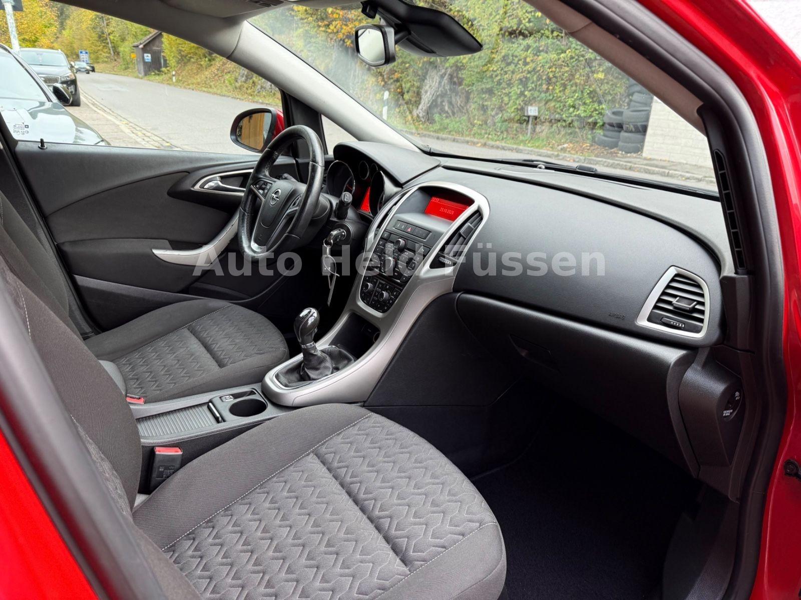 Opel Astra 2013 — фото 11