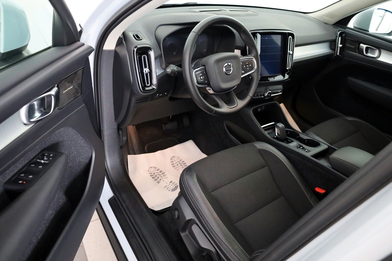 Fahrzeugabbildung Volvo XC40 Inscription Recharge TLeder,Navi,LED,SH,PDC