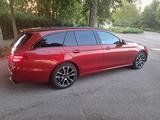 Mercedes-Benz E 220 d T Autom. - - Mercedes-Benz E 220: Rot