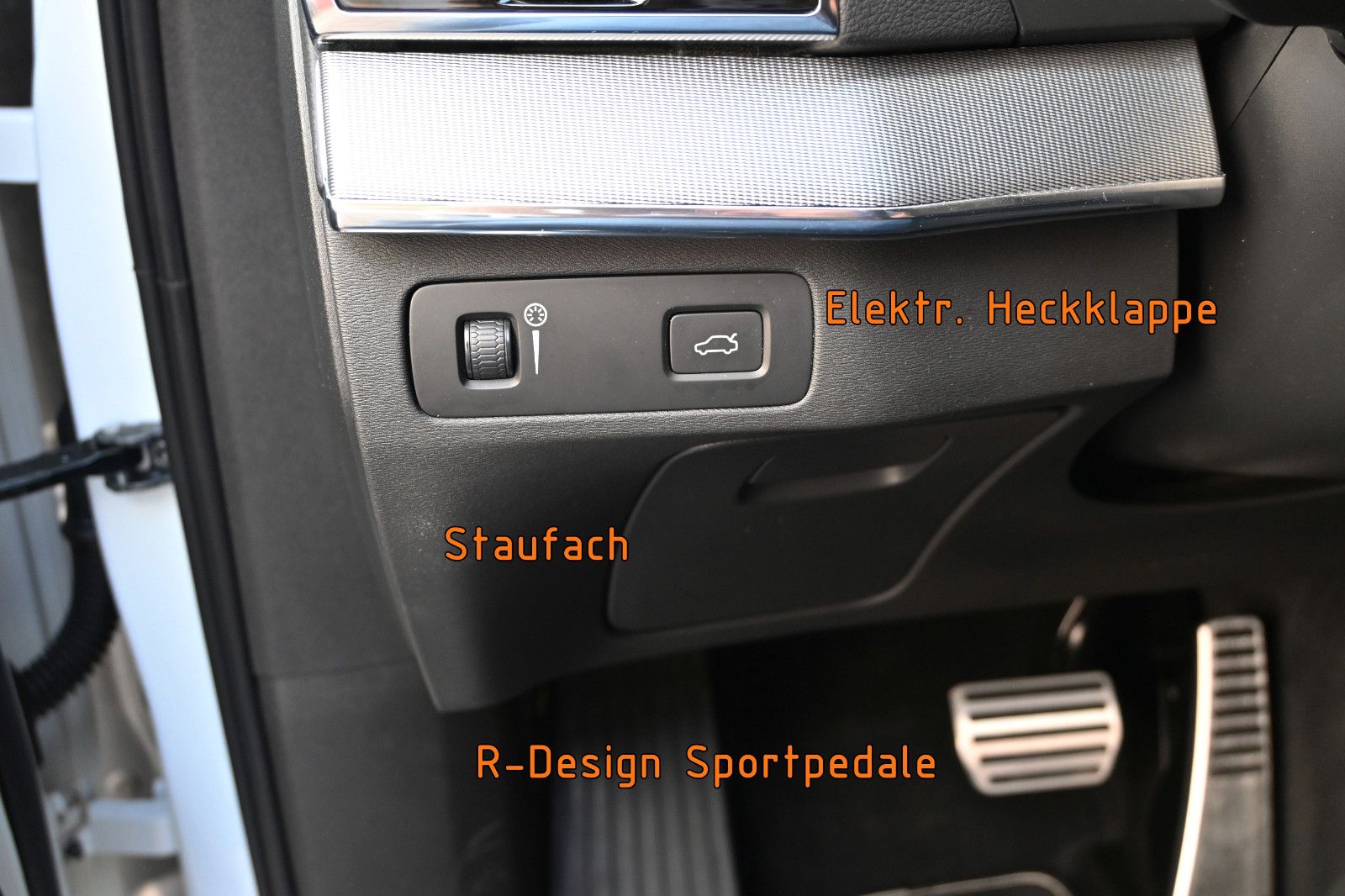 Fahrzeugabbildung Volvo XC90 B5 D AWD R-Design °ACC°AHK°PANO°STANDHEIZ°