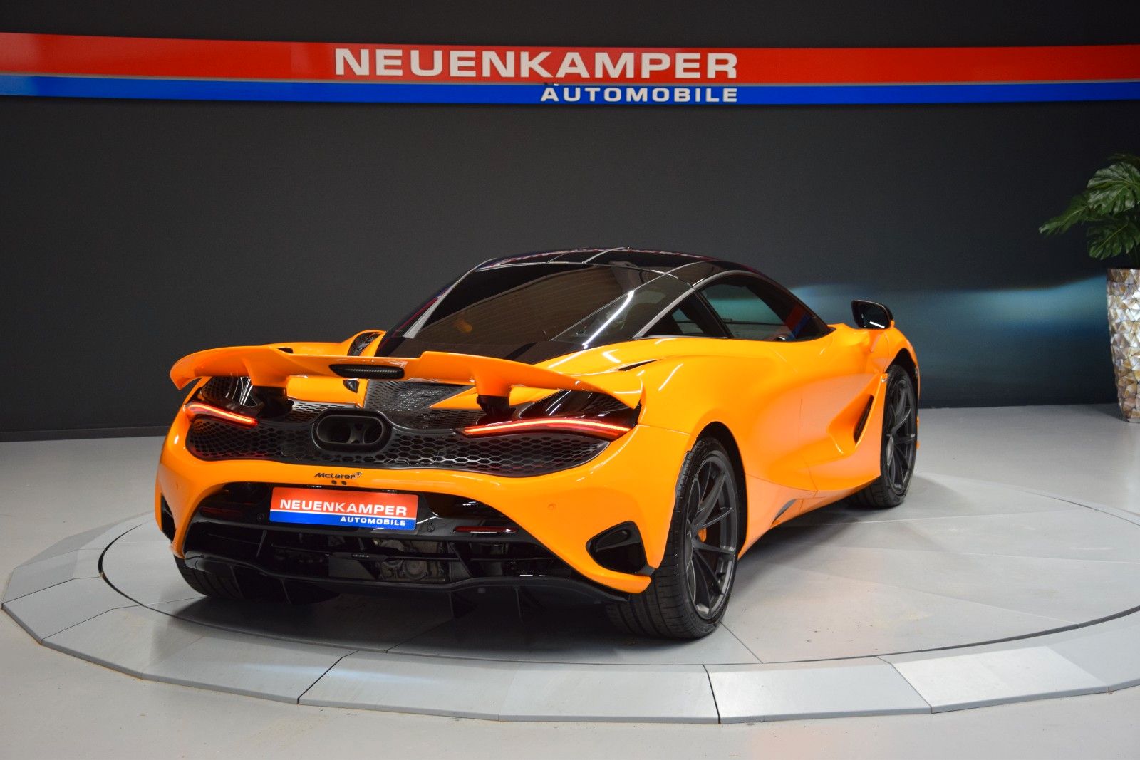 Fahrzeugabbildung McLaren 750S Black Pack / Lift Schale B&W Aero Kamera