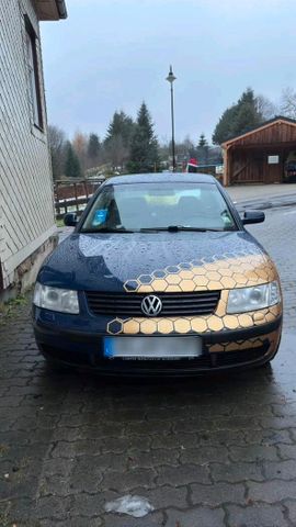 Volkswagen Hallo, Volkswagen Passat steht ohne Garant...