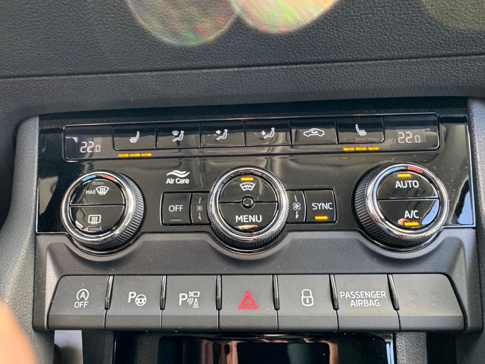 Fahrzeugabbildung SKODA Karoq 1.5TSI DSG*360°Cam*AHK*eHeck*behFro