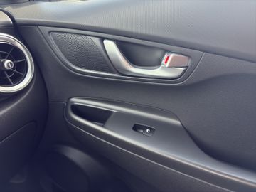 Hyundai Kona Elektro Select 2WD 64kWh *ACC*LED*SITZHEIZ*