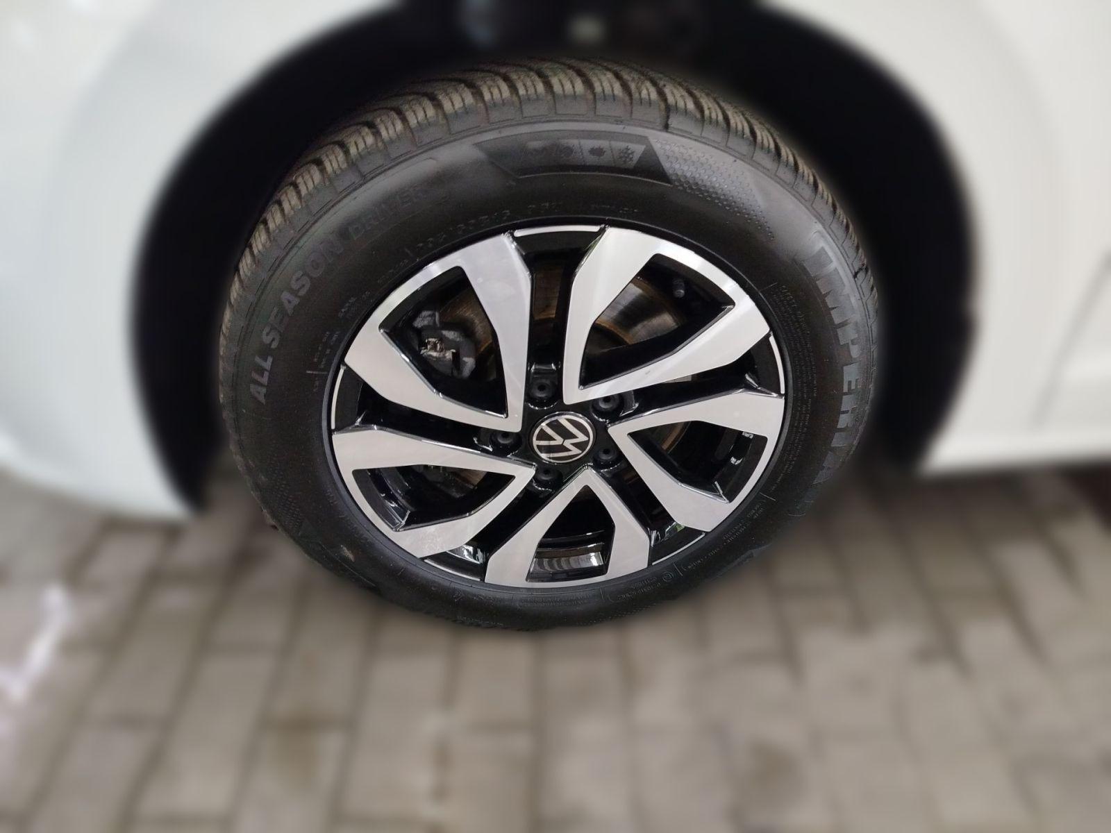 Volkswagen Touran 1.5 TSI DSG Active 7-Sitzer Navi ACC