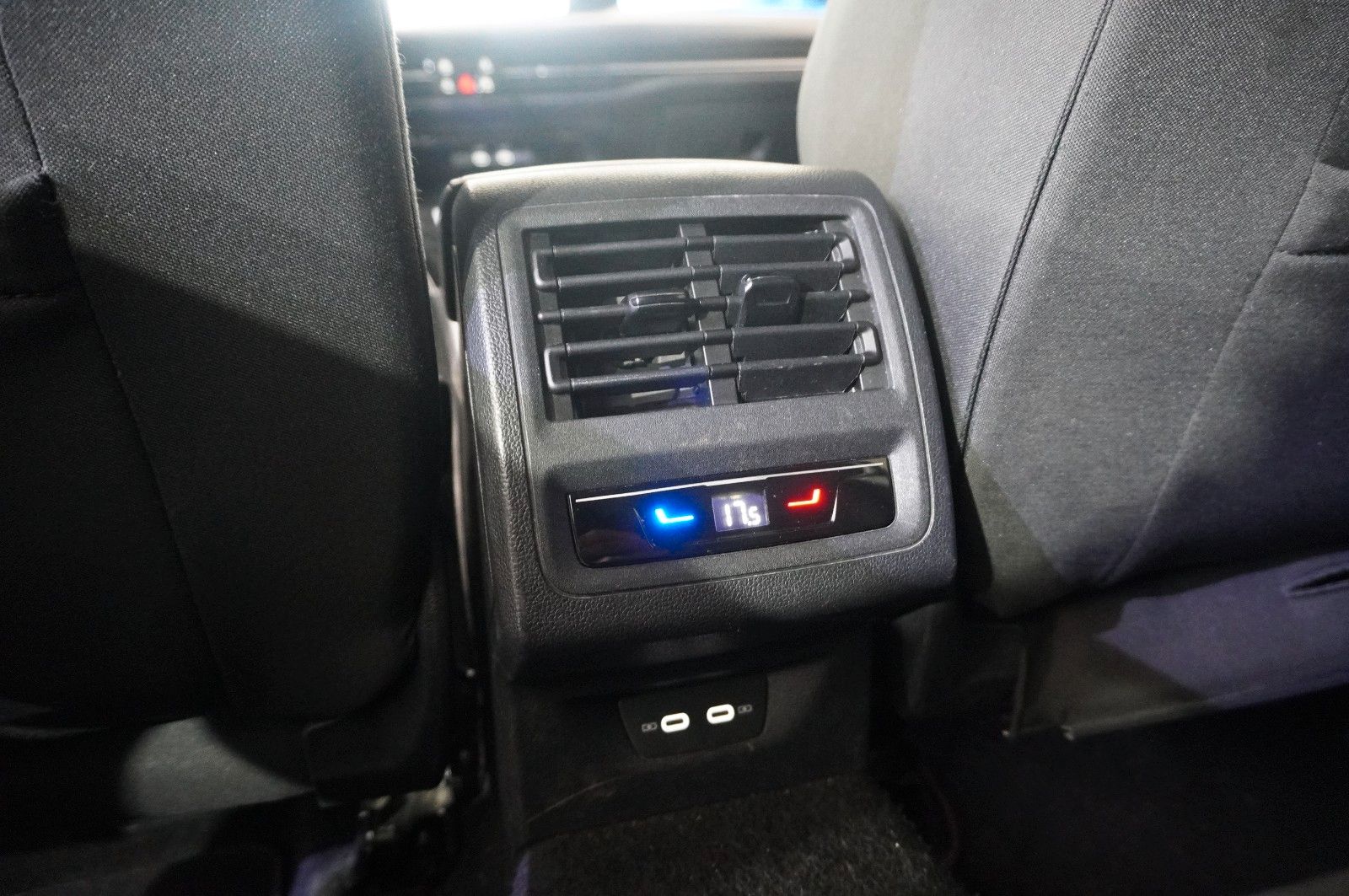 Fahrzeugabbildung Volkswagen Golf VIII Lim. 2.0 TSI GTI DSG NAVI/LED/KAMERA