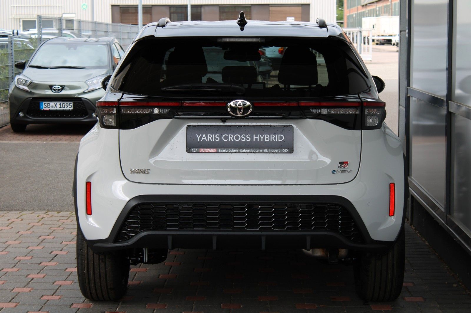 Fahrzeugabbildung Toyota Yaris Cross Hybrid GR Sport + PREMIUM-Paket