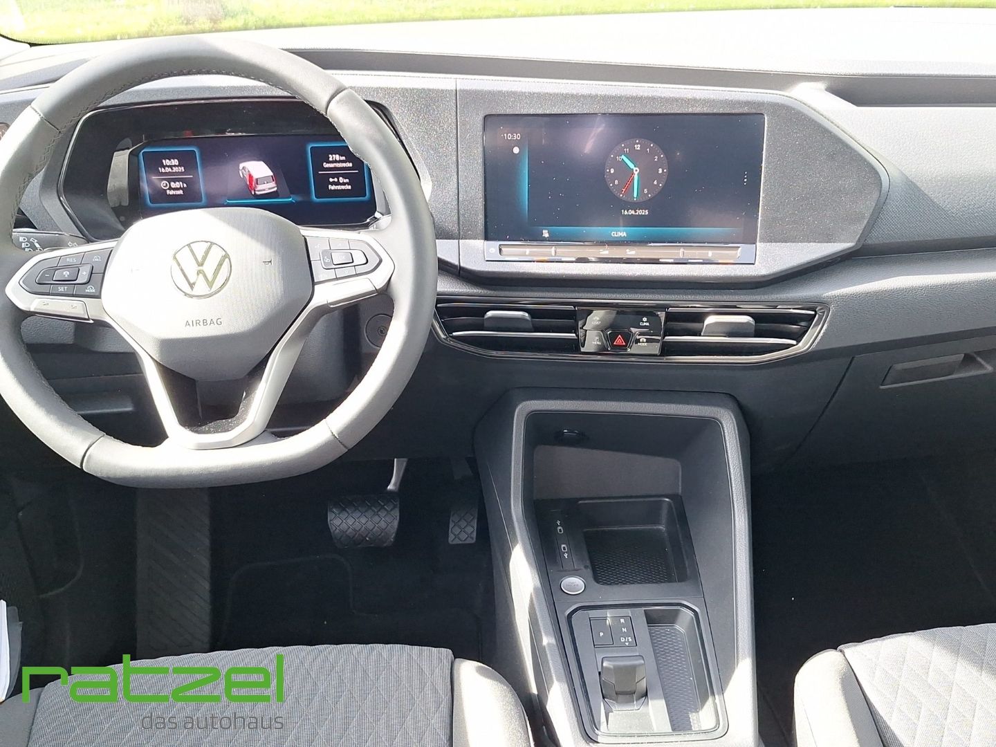 Fahrzeugabbildung Volkswagen Caddy Maxi Edition eHybrid 7-Sitz.+NAVI+LED+ACC