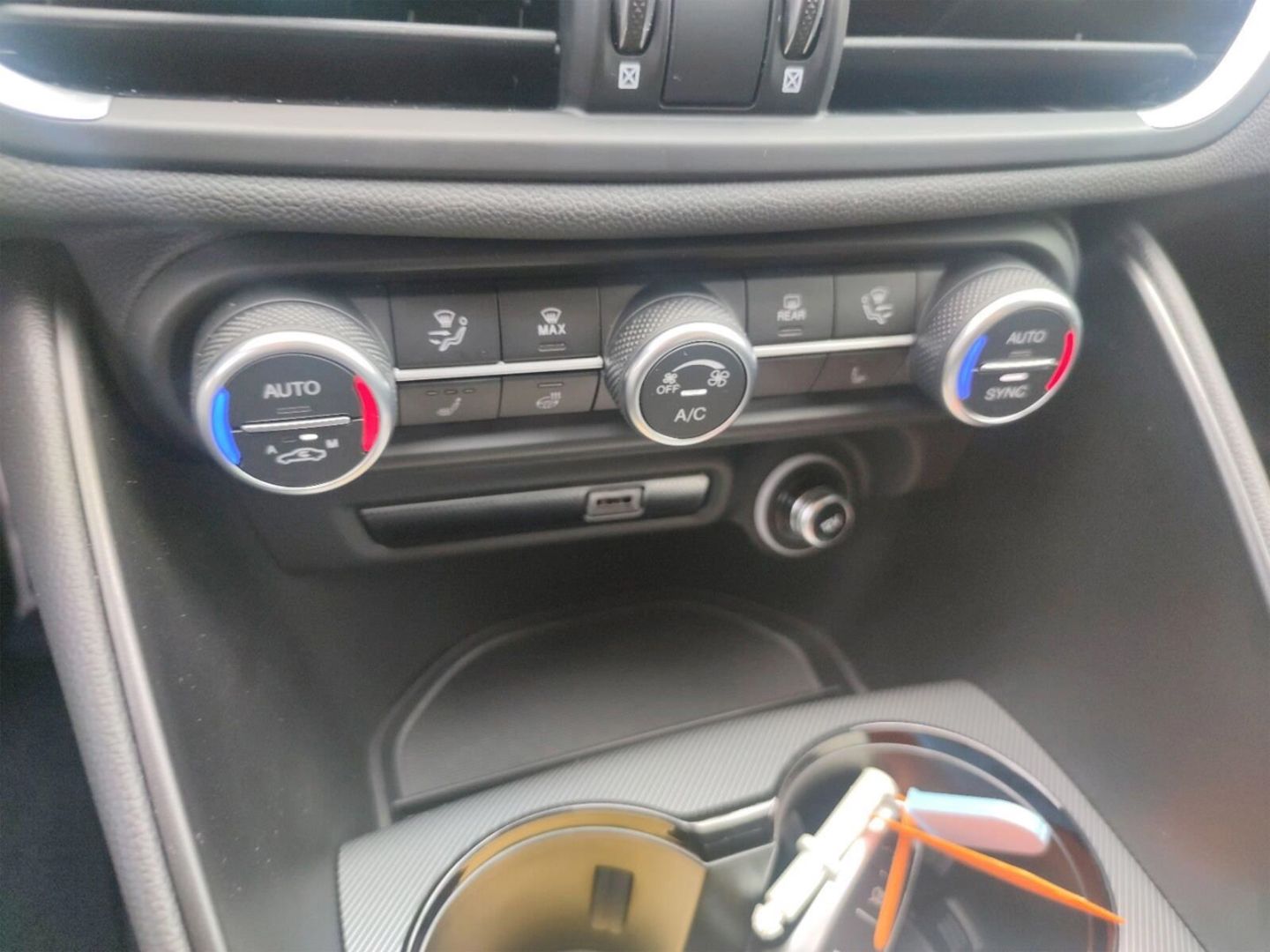 Fahrzeugabbildung Alfa Romeo Giulia 2.0Turbo Q4 Veloce +HARMAN/KARDON+PANORAM