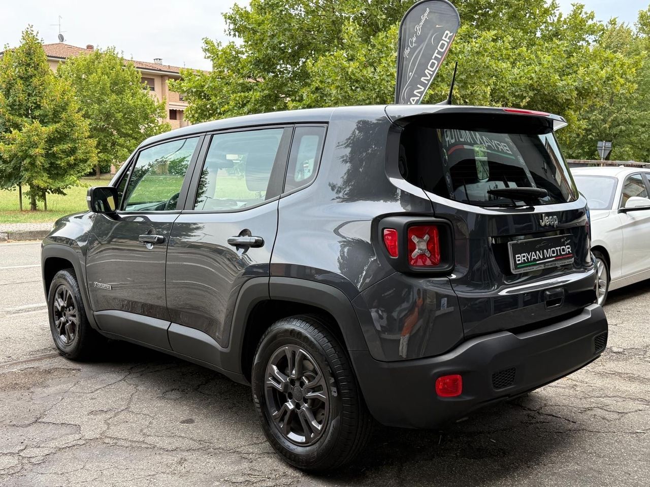 Jeep Renegade 1.6 Mjt 130 CV Longitude imagem 3