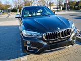 BMW X6 xDrive30d - Vollausstattung / 8-fach Bereift - BMW: V6