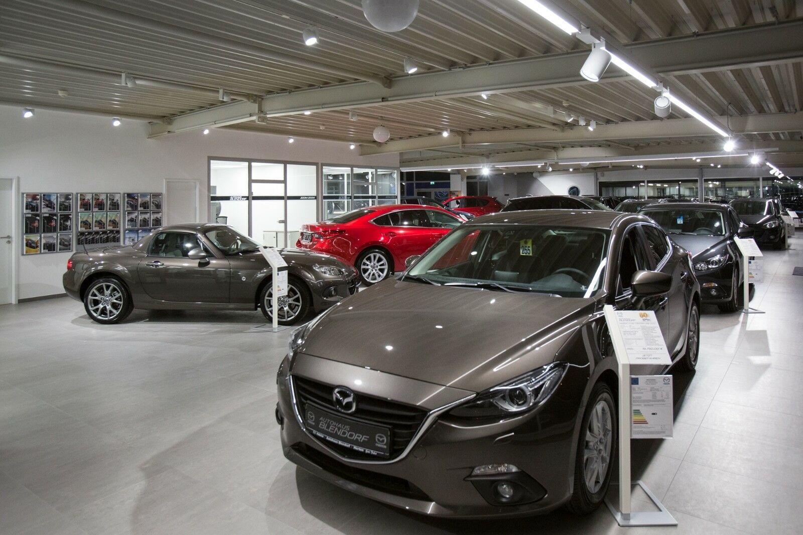 showroom-image-top