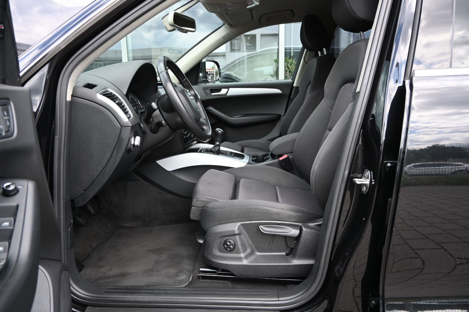 Fahrzeugabbildung Audi Q5 2.0 TDI quattro 6-Gang °STANDHEIZUNG°XENON°