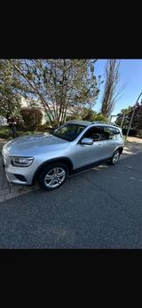 Mercedes-Benz GLB 180 d DCT - - silberne Mercedes-Benz GLB-Klasse