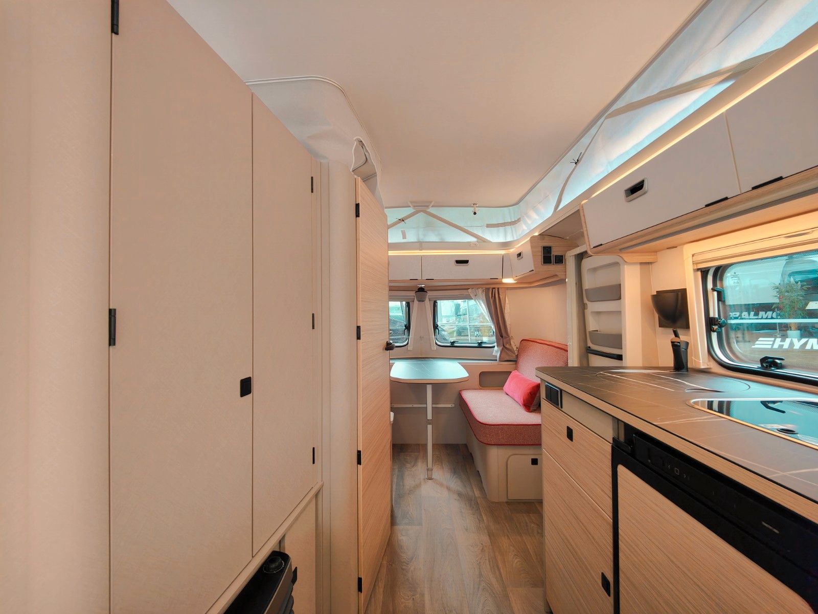 Fahrzeugabbildung HYMER / ERIBA / HYMERCAR Touring 530 Tango Red - JETZT 8.024€ SPAREN !!!