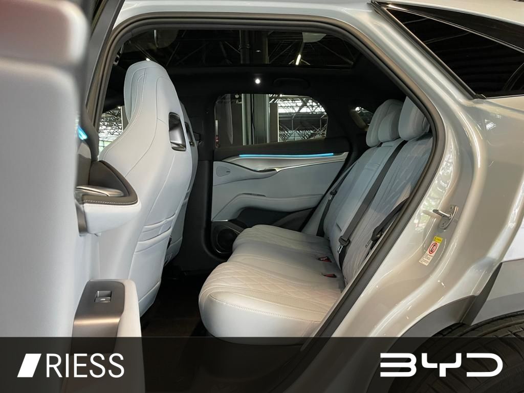 BYD SEALION 7